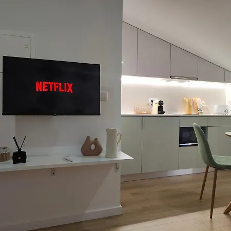 Wood Essence - Cozy Balcony 아파트 *