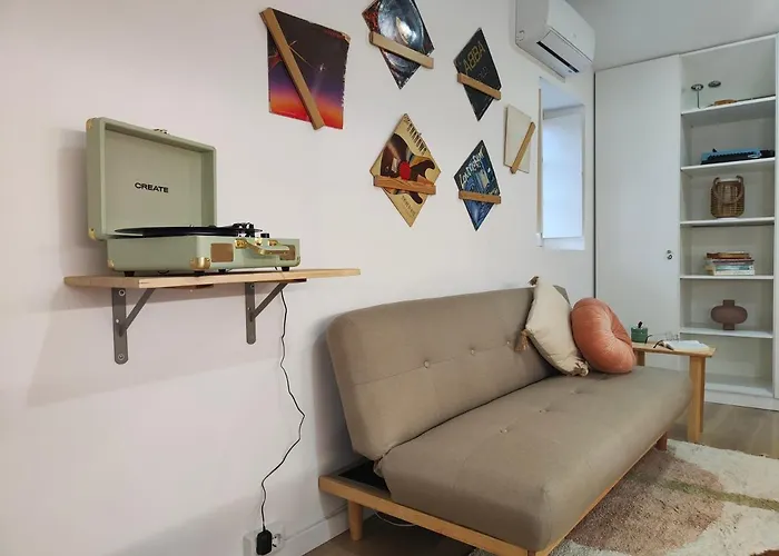 Wood Essence - Cozy Balcony Apartment